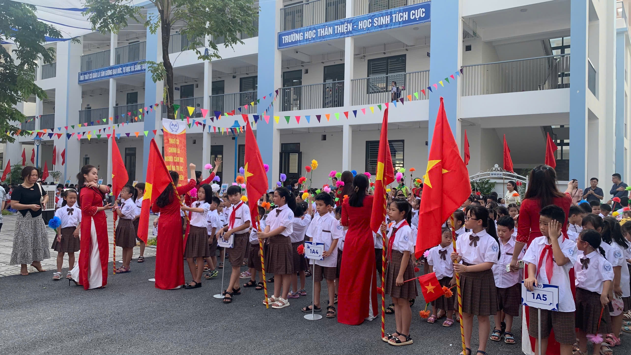 Trường Tiểu học Nguyễn Thị Minh Khai và trường THCS Nguyễn Thị Minh Khai khai giảng năm học mới 2024 - 2025